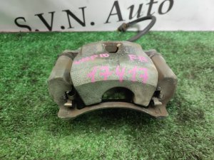 Суппорт передний правый TOYOTA AQUA OEM 4773052280 NHP10 2011-