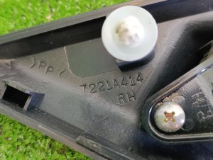 Уголок двери (правый) MITSUBISHI PAJERO OEM 7221A414 V88W 2011