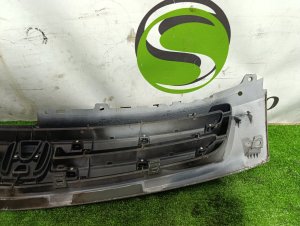 Решетка радиатора HONDA STREAM OEM 71121S7AA0130 RN1 2002