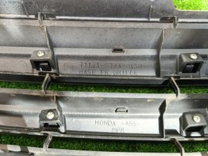 Решетка радиатора HONDA STREAM OEM 71121S7AA0130 RN1 2002