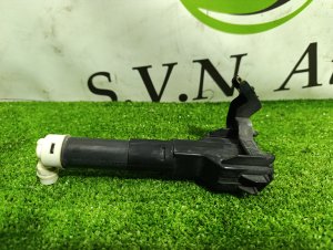 Форсунка омывателя фары левая TOYOTA PRIUS ALPHA OEM 8520847020 ZVW40 2013