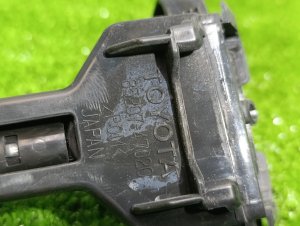 Форсунка омывателя фары правая TOYOTA PRIUS ALPHA OEM 8520747020 ZVW40 2013