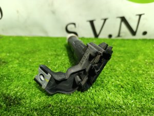 Форсунка омывателя фары правая TOYOTA PRIUS ALPHA OEM 8520747020 ZVW40 2013
