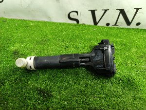 Форсунка омывателя фары правая TOYOTA PRIUS ALPHA OEM 8520747020 ZVW40 2013