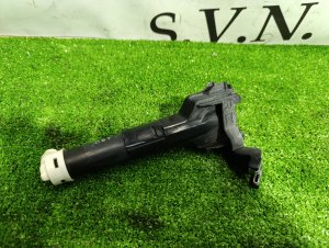 Форсунка омывателя фары правая 8520747020 TOYOTA PRIUS ALPHA