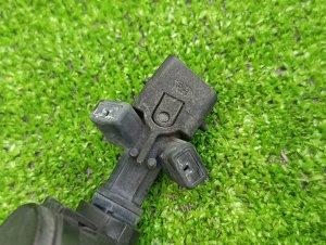 Форсунка омывателя фары правая VOLVO V70 OEM 30663580 BW 2008