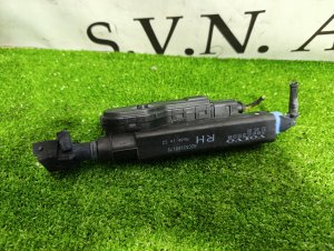 Форсунка омывателя фары правая VOLVO V70 OEM 30663580 BW 2008