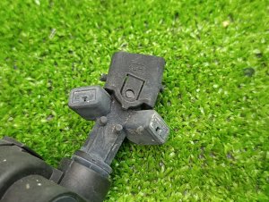 Форсунка омывателя фары левая VOLVO V70 OEM 30655066 BW 2008