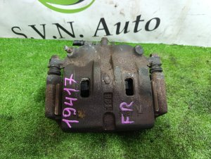 Суппорт передний правый 410014N000 NISSAN SERENA