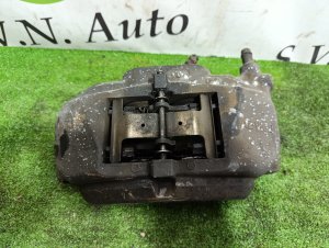 Суппорт передний правый 4773022460 LEXUS GS460