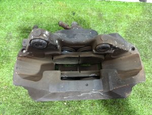 Суппорт передний правый LEXUS GS460 OEM 4773022460 URS190 2008
