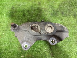 Суппорт передний правый LEXUS GS460 OEM 4773022460 URS190 2008