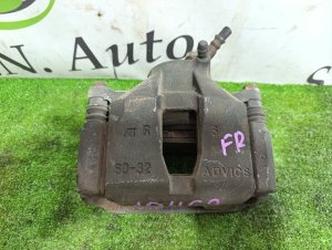 Суппорт передний правый 4773030520 TOYOTA CROWN MAJESTA