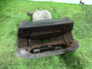 Суппорт передний правый TOYOTA CROWN MAJESTA OEM 4773030520 GRS182 2007