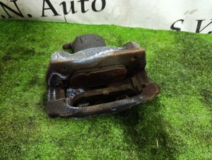 Суппорт передний правый TOYOTA CROWN MAJESTA OEM 4773030520 GRS182 2007