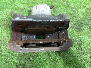 Суппорт передний левый TOYOTA CROWN MAJESTA OEM 4775030520 GRS182 2007