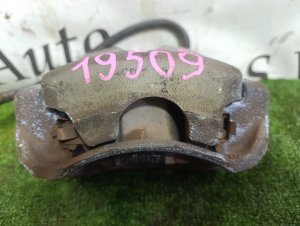 Суппорт передний правый TOYOTA ALTEZZA OEM 4773053030 SXE10 2001