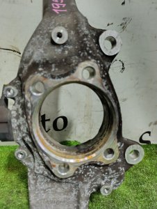 Кулак повороротный передний левый AUDI A4 OEM 8E0407257H 8EBWEF 2005