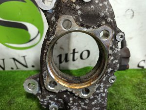 Кулак поворотный передний правый AUDI A4 OEM 8E0407258H 8EBWEF 2005