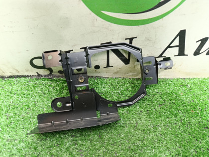 Кронштейн противотуманной фары левый J31