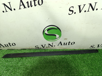 Молдинг двери передний правый T30