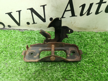 Крючок замка капота DR