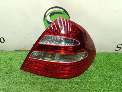 Стоп сигнал правый W211