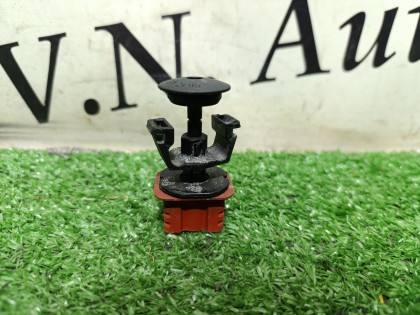 Клипса радиатора C117