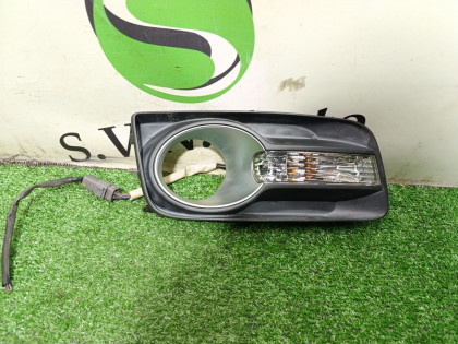 Накладка противотуманной фары правая ER3P