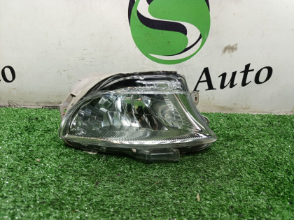 Фара противотуманная передняя, правая UVF46