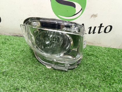 Фара противотуманная передняя, правая USF40