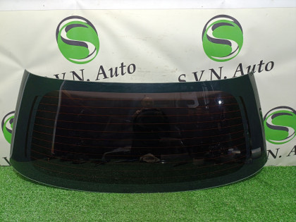 Стекло двери багажника VY12