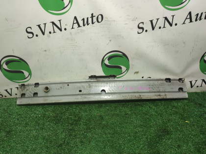 Усилитель переднего бампера E12