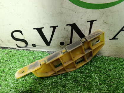 Кронштейн переднего бампера правый RA8