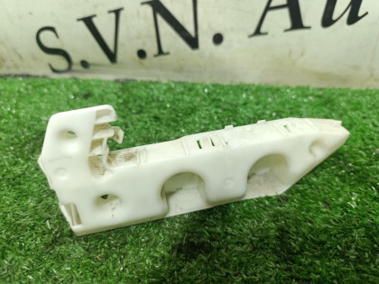 Кронштейн переднего бампера левый DNT31