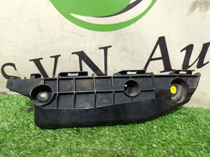 Кронштейн переднего бампера левый ZGE20