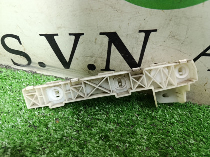 Кронштейн переднего бампера правый CY3A