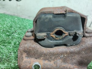 Подушка ДВС (левая) LINCOLN NAVIGATOR UN173 2001