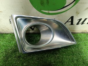 Накладка противотуманной фары правая NISSAN ELGRAND