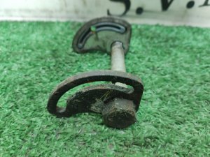 Болт регулировочный (правый) HUMMER H3 2007