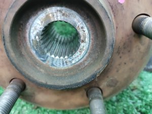 Ступица передняя правая MITSUBISHI AIRTREK CU2W 2004