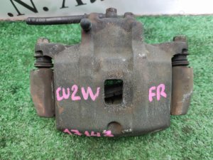 Суппорт передний правый MITSUBISHI AIRTREK CU2W 2004