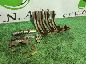 Колодки стояночного тормоза комплект на две стороны JEEP GRAND CHEROKEE WK2 2011