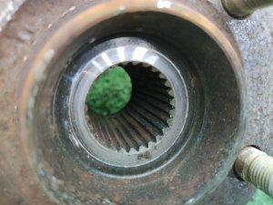 Ступица передняя левая под диск 294 мм SUBARU FORESTER SG5 2005