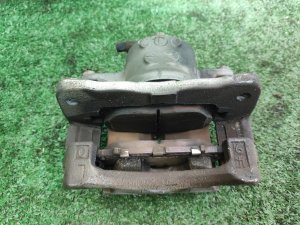 Суппорт передний левый TOYOTA PRIUS ZVW30 2011