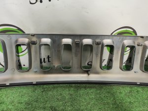 Решетка радиатора (ДЕФЕКТ) HUMMER H3 2007