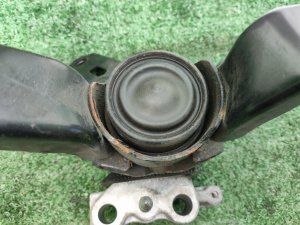 Подушка ДВС (правая) TOYOTA PRIUS OEM 1230537160 ZVW30 2010