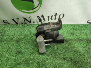 Подушка ДВС (правая) TOYOTA ISIS OEM 1230522240 ZNM10 2008