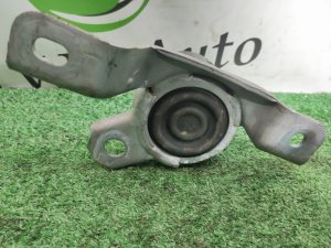 Подушка ДВС (правая) VOLVO V70 OEM 30671245 BW 2008