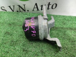 Подушка ДВС (правая) VOLVO V70 OEM 30671245 BW 2008